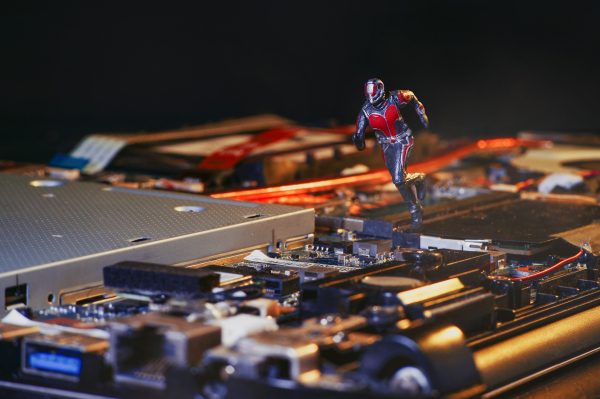 Ant-man sobre ordenador